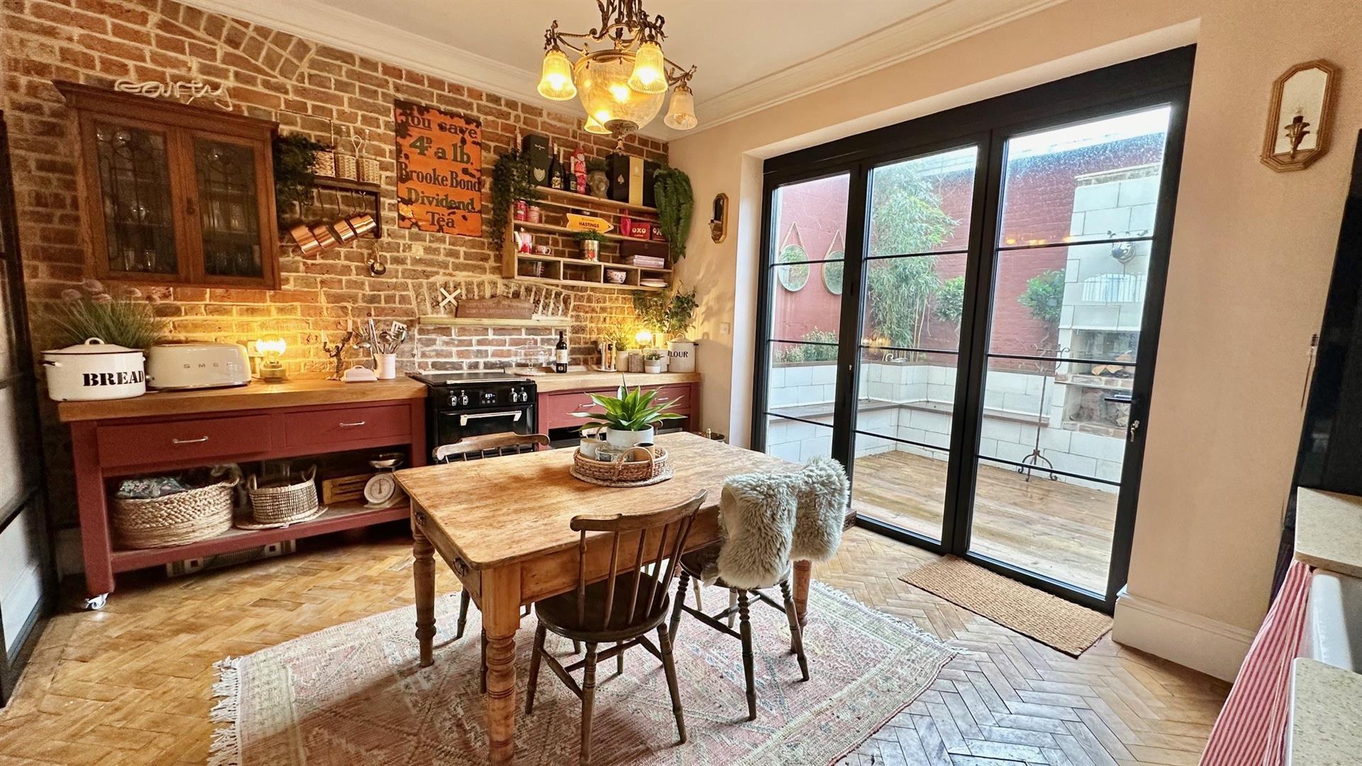 4 bed property in High Street, Hastings